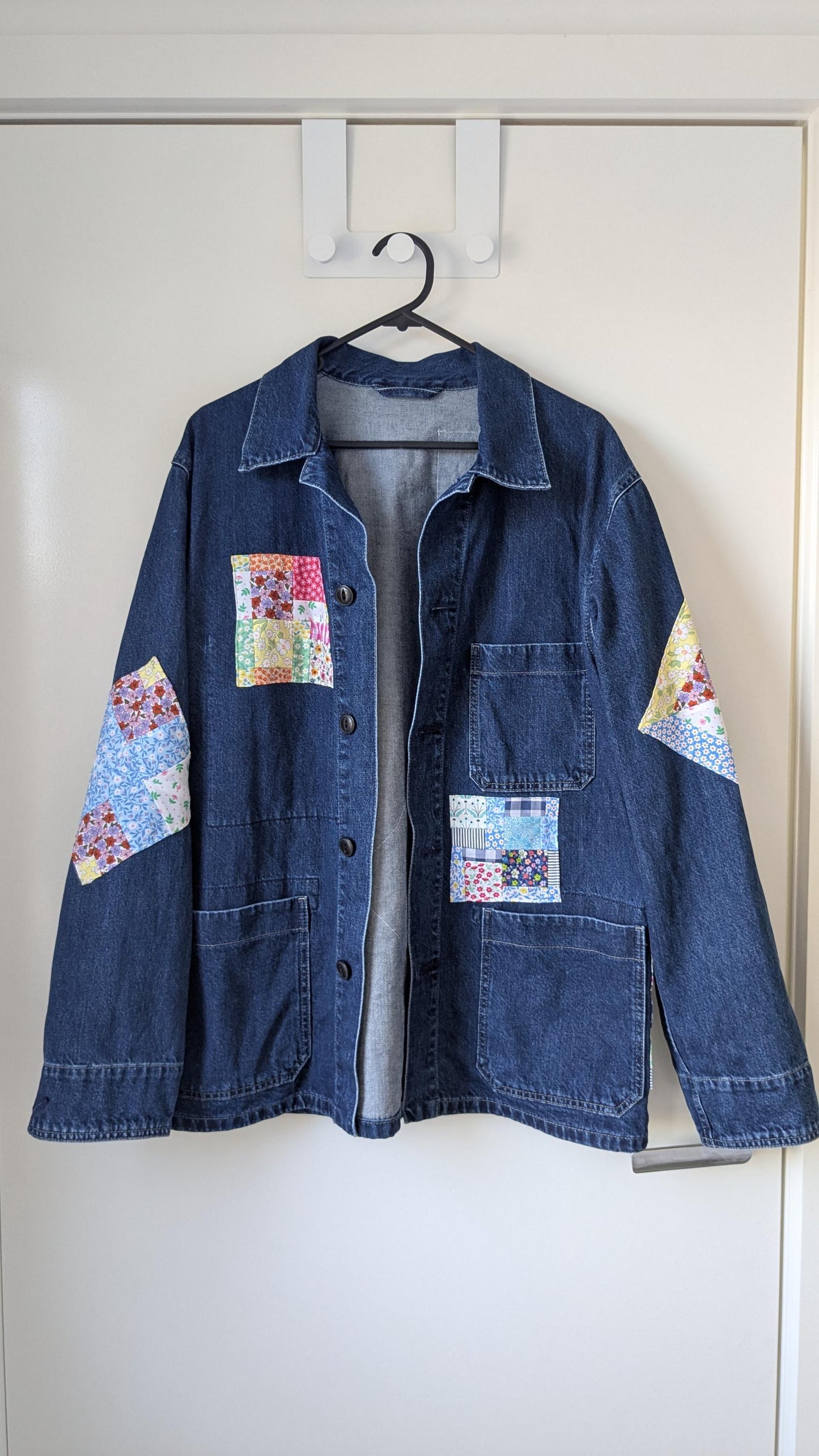 Upcycled Denim Jacket with Floral Patchwork – Handmade One of a Kind | Size M/L
