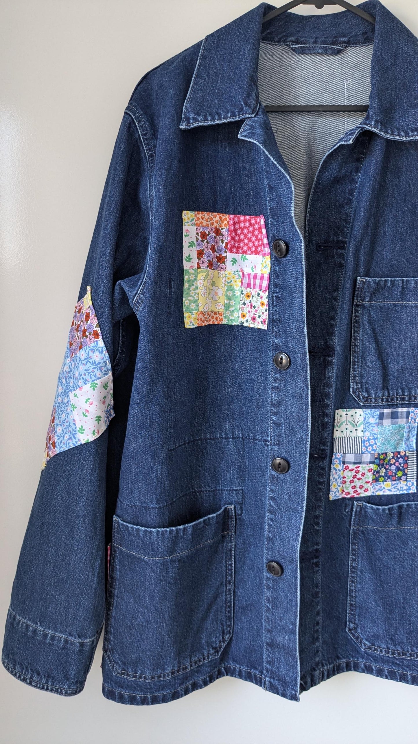 Upcycled Denim Jacket with Floral Patchwork – Handmade One of a Kind | Size M/L