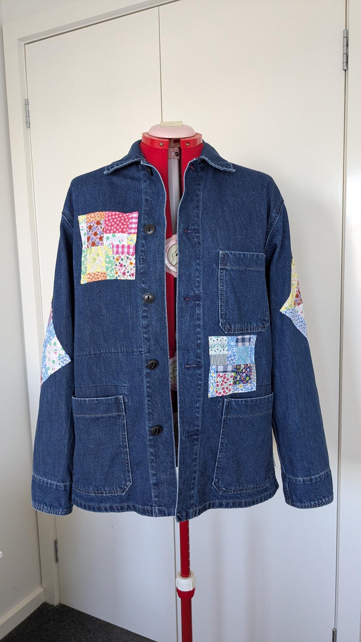 Upcycled Denim Jacket with Floral Patchwork – Handmade One of a Kind | Size M/L
