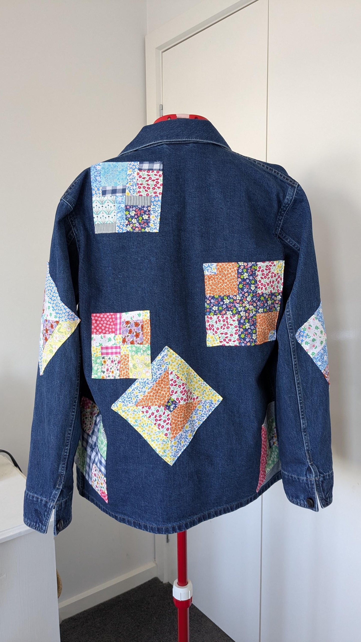 Upcycled Denim Jacket with Floral Patchwork – Handmade One of a Kind | Size M/L