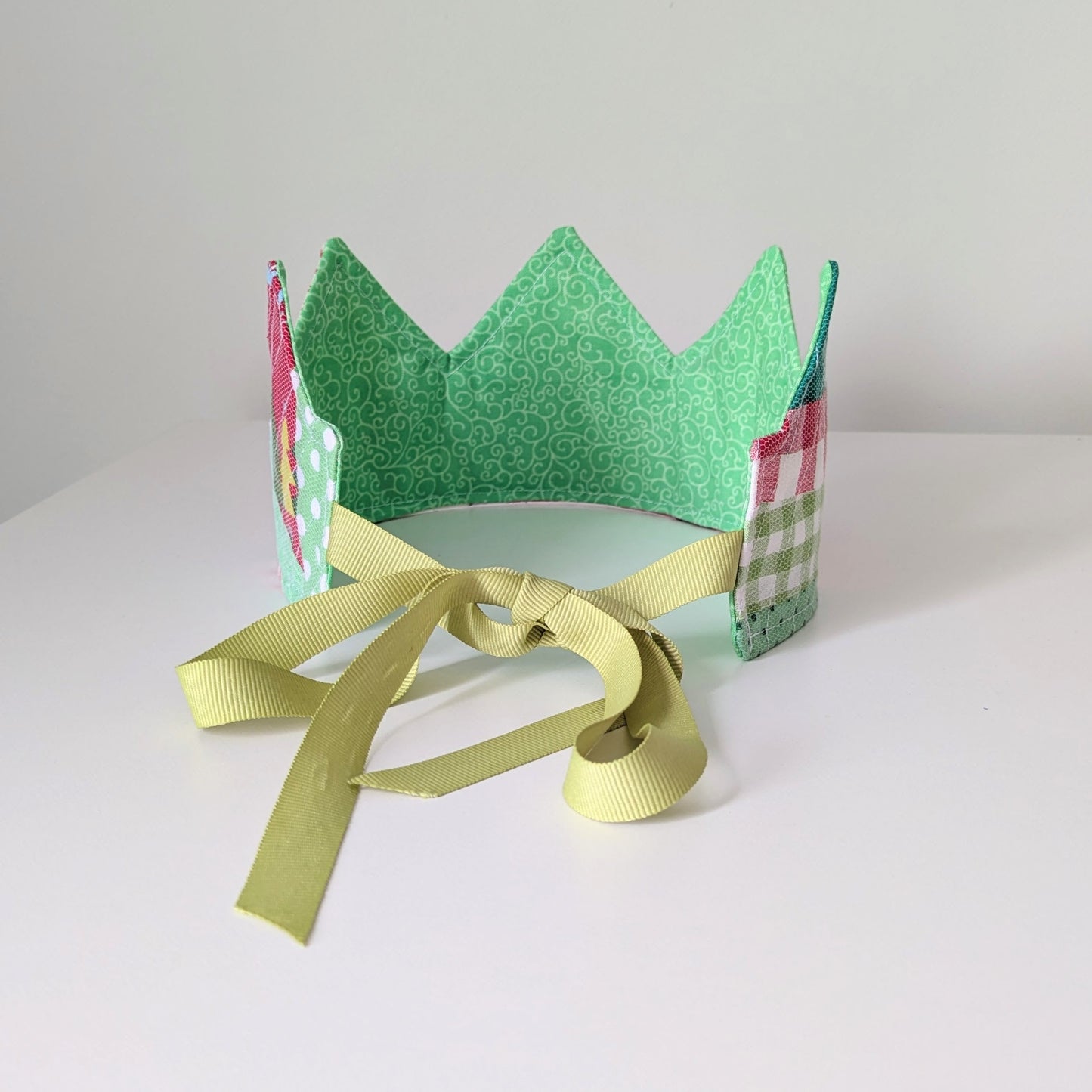 🎄 Christmas Fabric Crown – Free Sewing Template (3 Ways to Sew!)